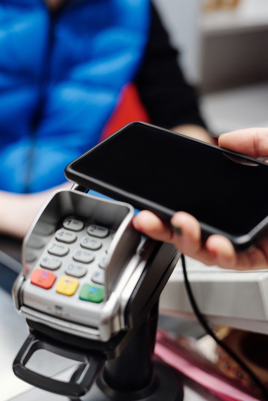 A contactless payment with a smartphone at a terminal